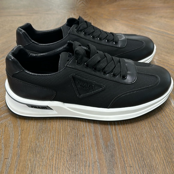 Prada Men’s black shoes Sz 8.5 US / Sz 41.5 EU
* side logo R missing see photo - Picture 1 of 8